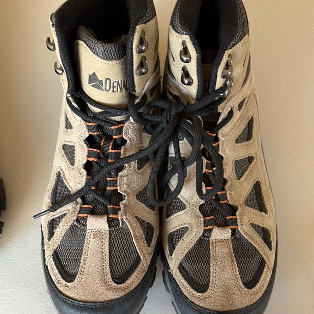 Men's Tan and Black Hiking Boots